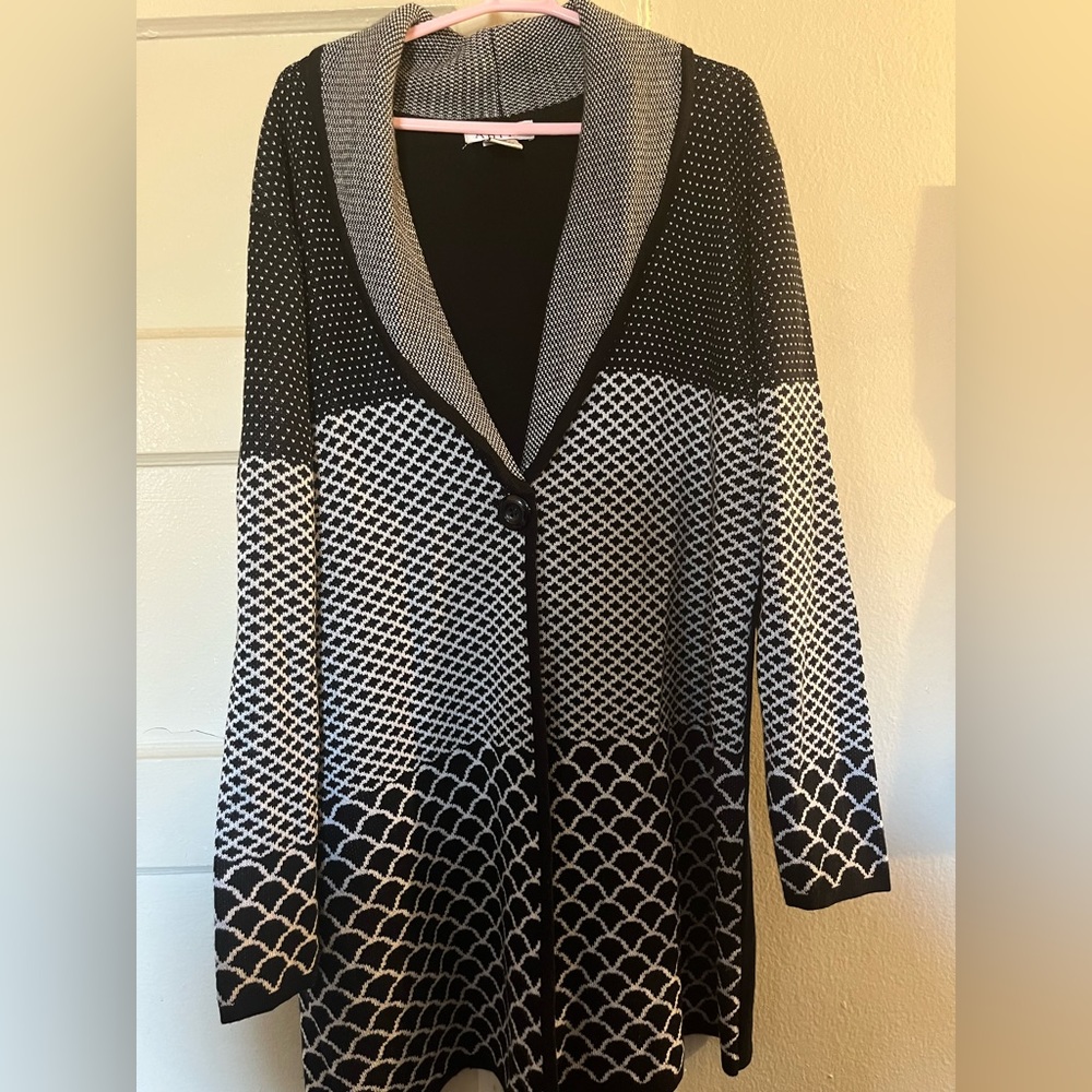 Abito’s sweater in black & white patterns
